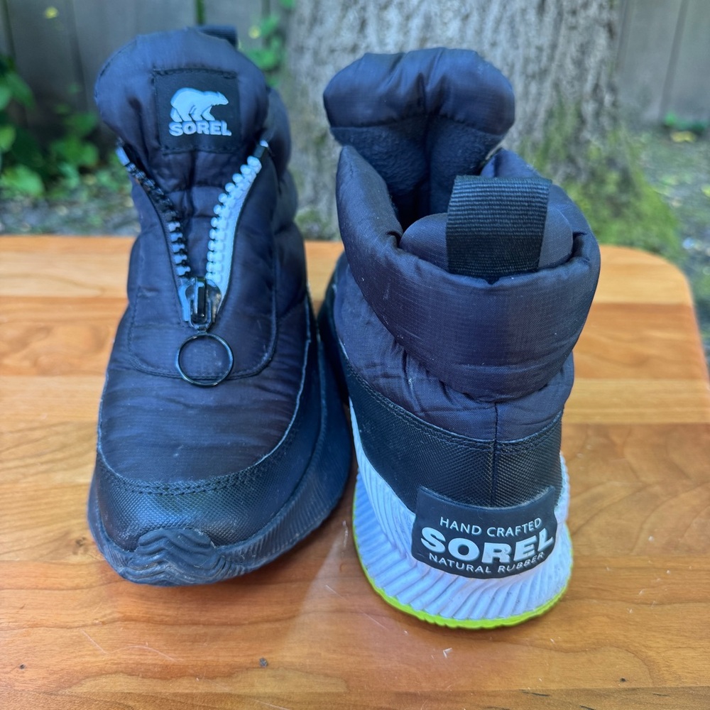 Sorel Women's Out 'N About III Puffy Zip boots 9.5/40.5